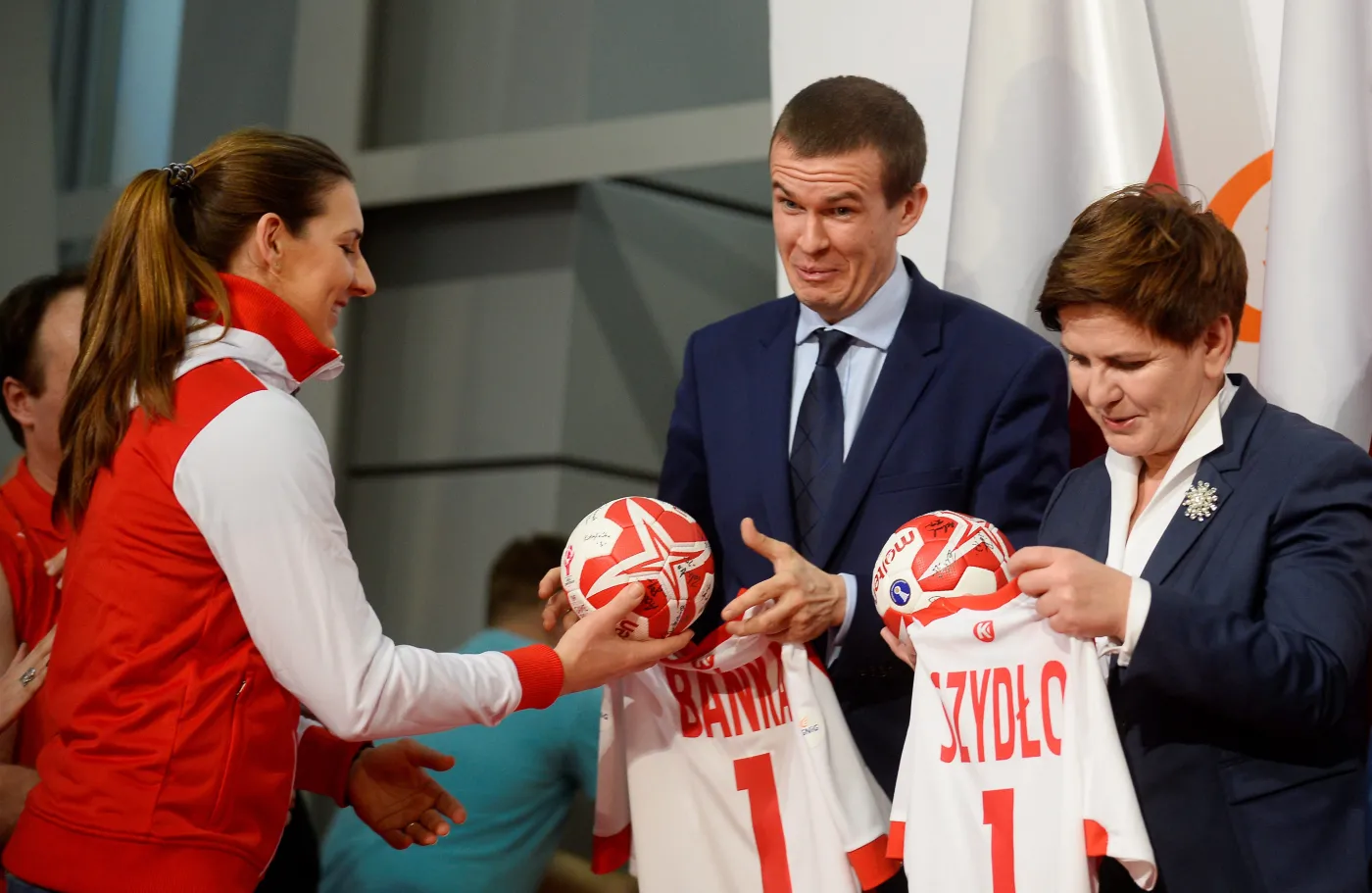 8567417-premier-beata-szydlo-powitala.jpg