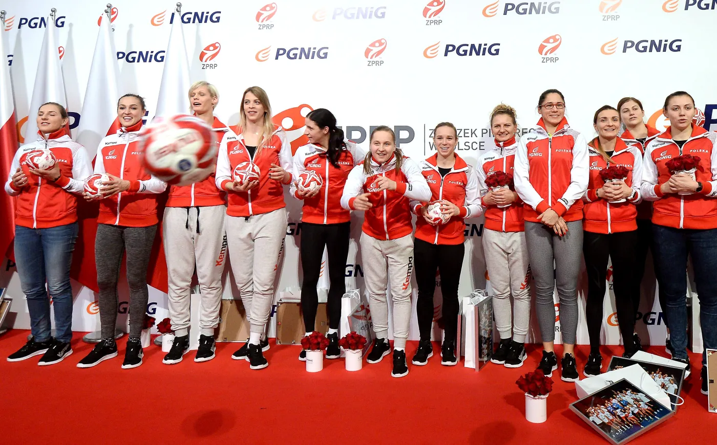 8567510-premier-beata-szydlo-powitala.jpg