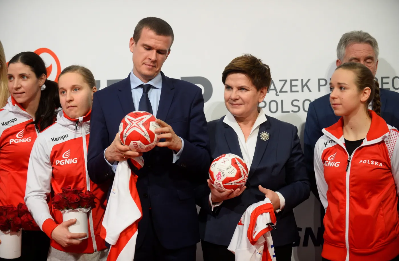 8567542-premier-beata-szydlo-powitala.jpg