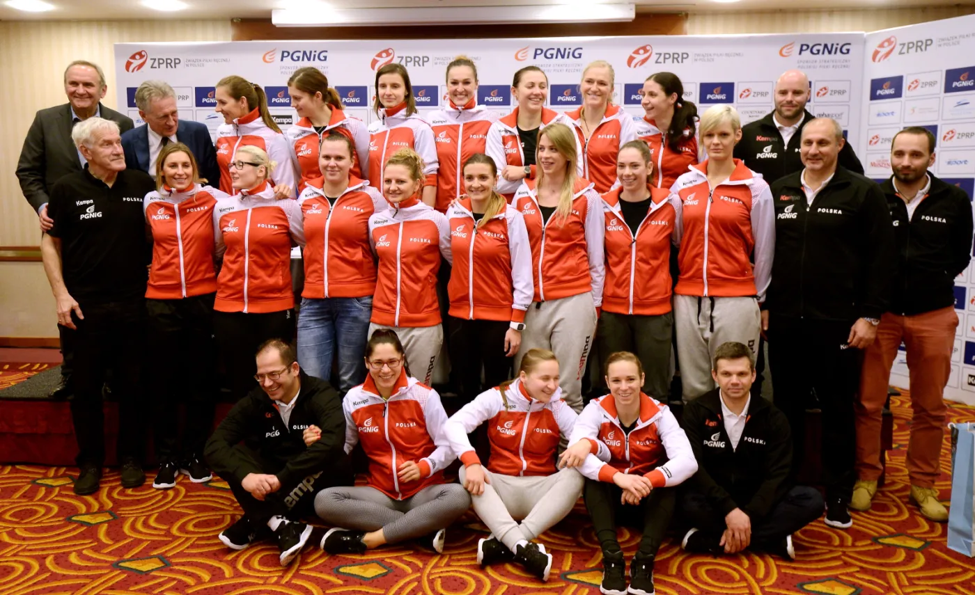 8567574-premier-beata-szydlo-powitala.jpg