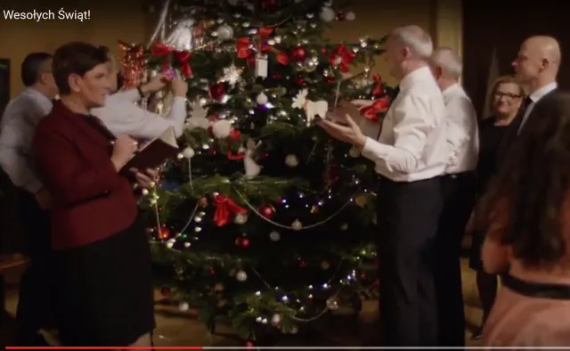 "Jakie dobre reniferki". Kancelaria Premiera ze świątecznymi życzeniami. WIDEO