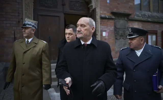 Macierewicz: Nie ma niepodległości za dwa grosze i dwie krople krwi