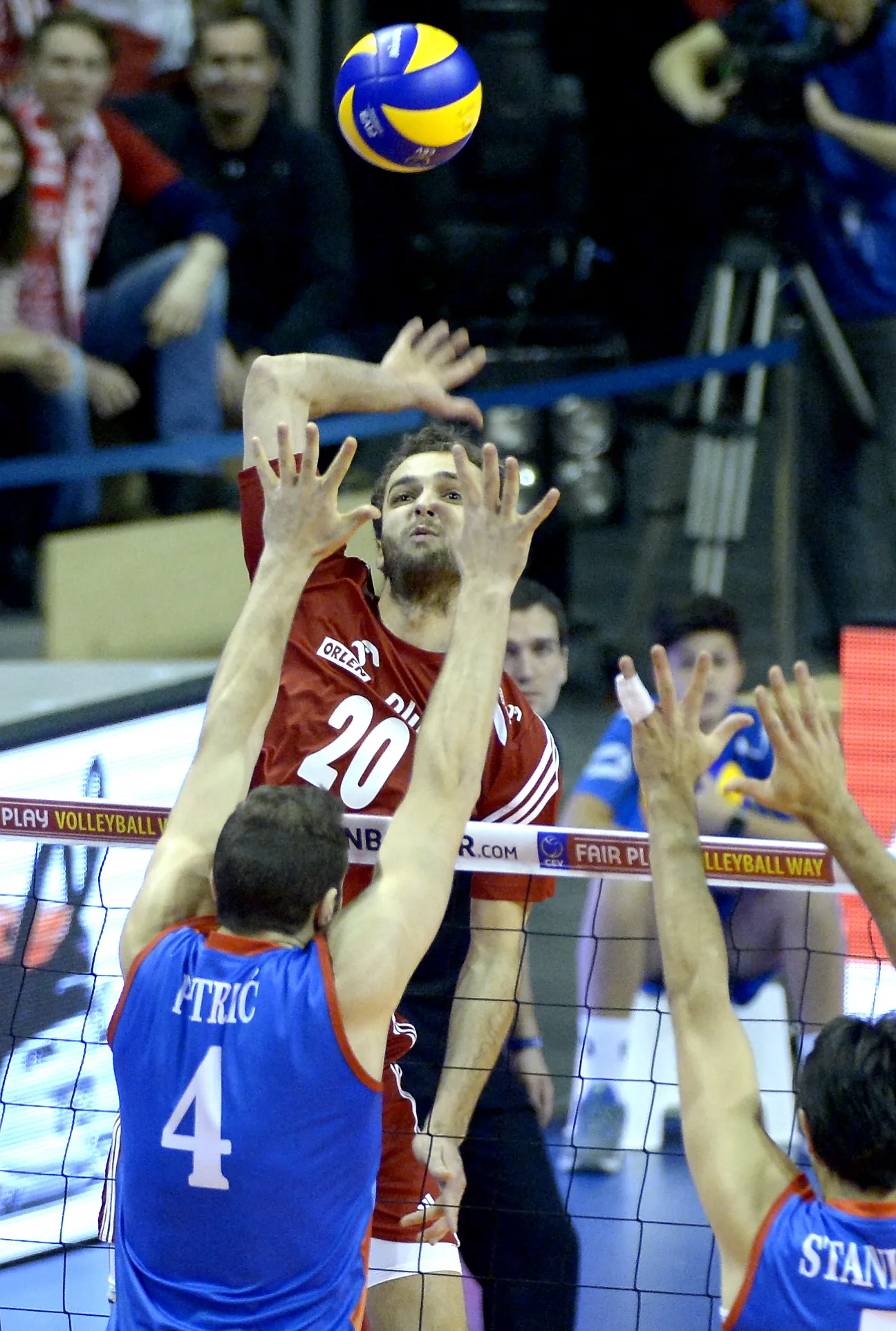 8604730-mateusz-mika-tyl-atakuje-po.jpg