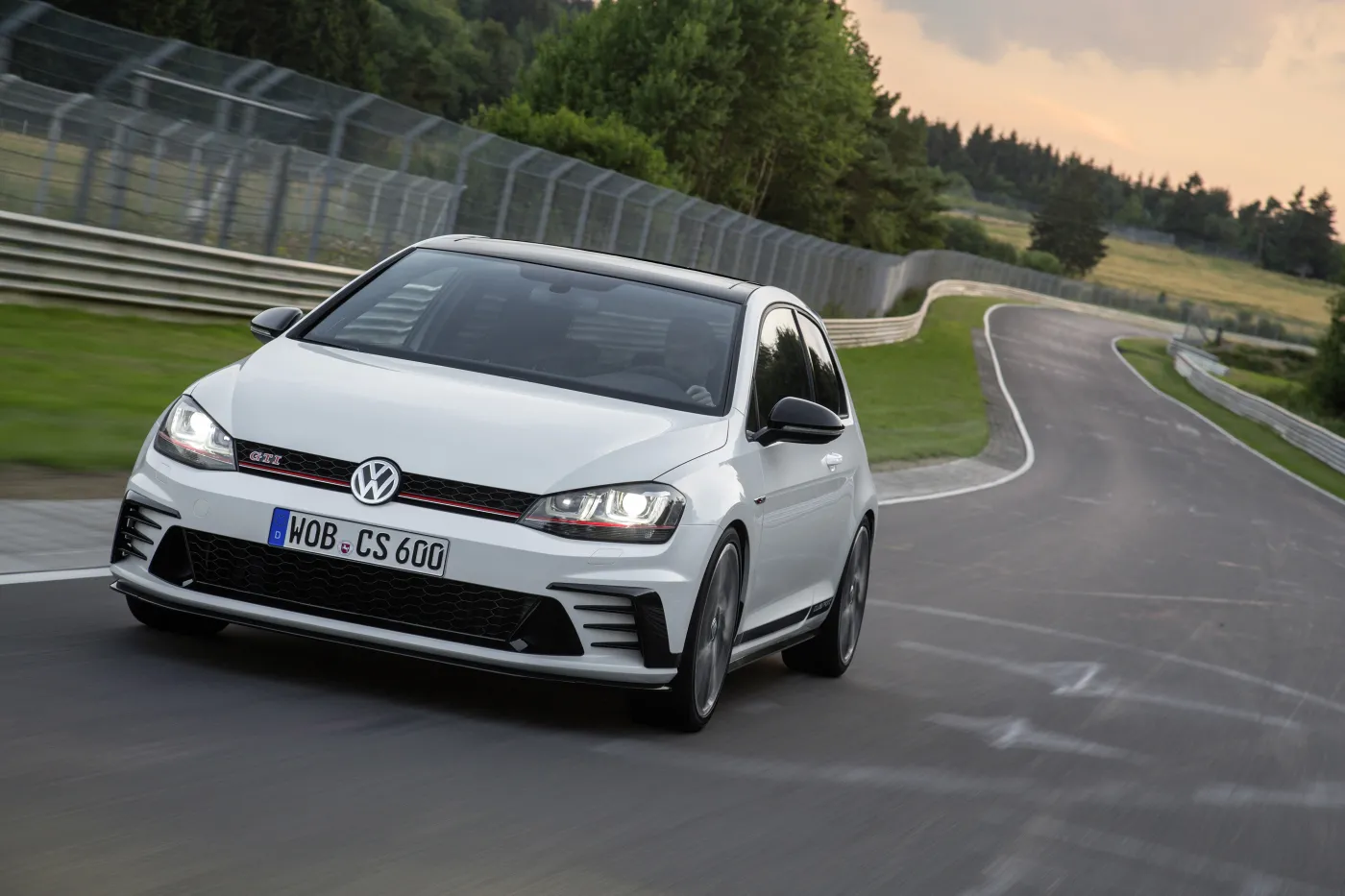 8194191-volkswagen-golf-gti-clubsport.jpg