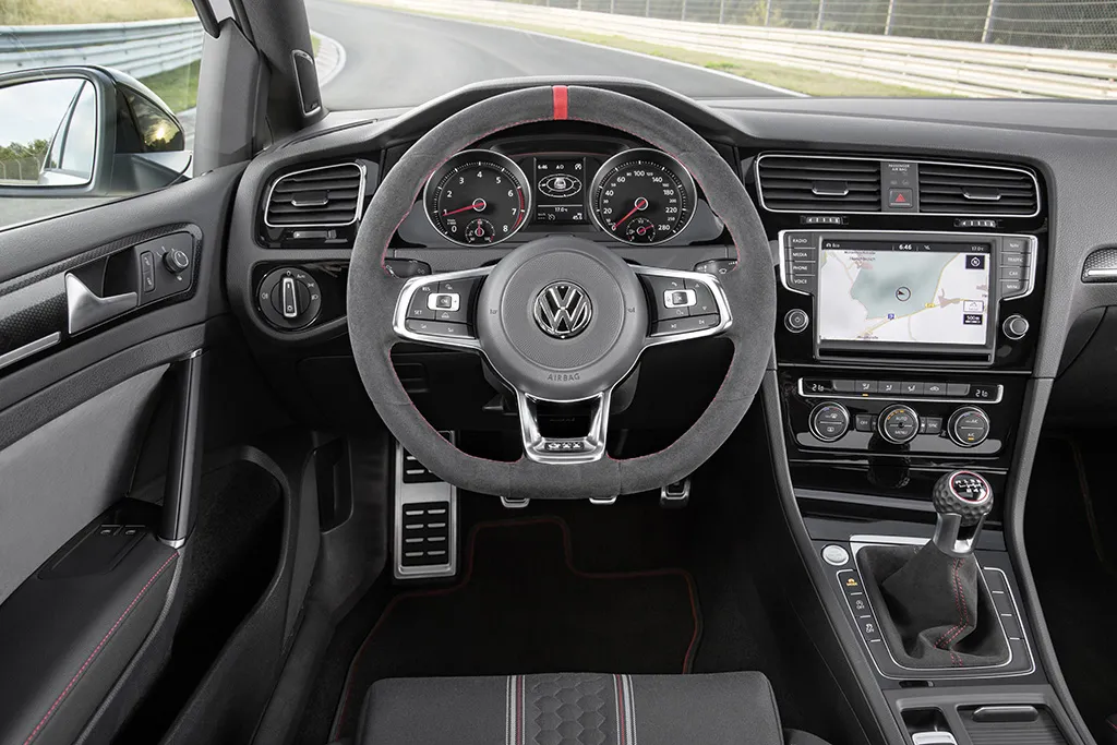 8194284-volkswagen-golf-gti-clubsport.jpg
