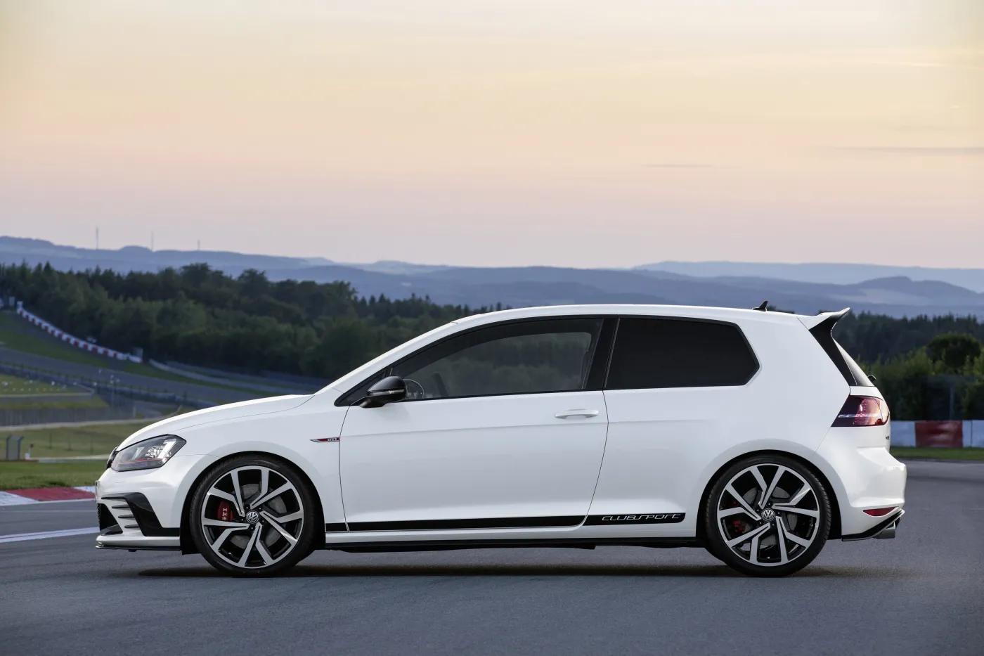 8194377-volkswagen-golf-gti-clubsport.jpg