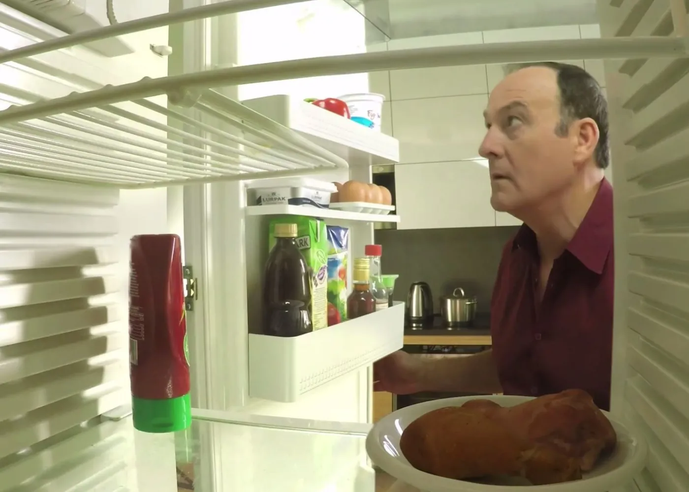 Znikające jedzenie z lodówki. Nowy spot PO