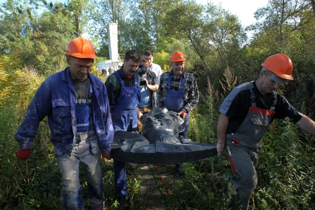 Demontaż pomnika gen. Czerniachowskiego. Rosja oburzona na Polskę