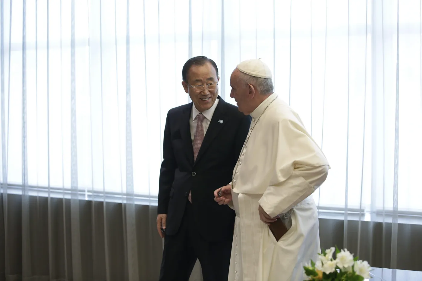 8253452-papiez-franciszek-w-siedzibie.jpg