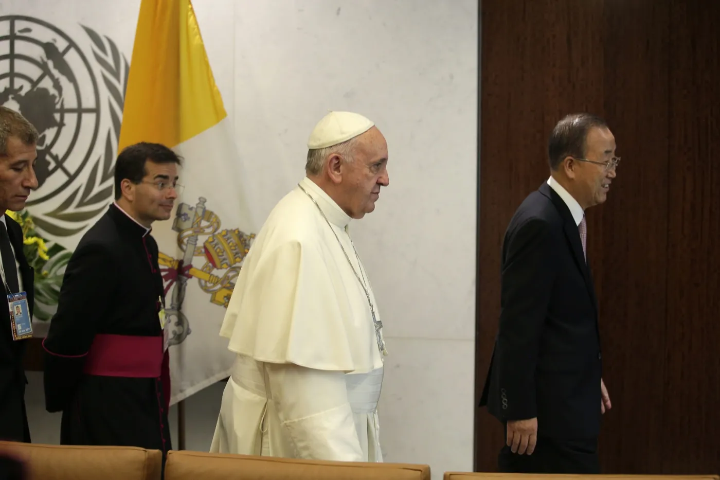 8253196-papiez-franciszek-w-siedzibie.jpg