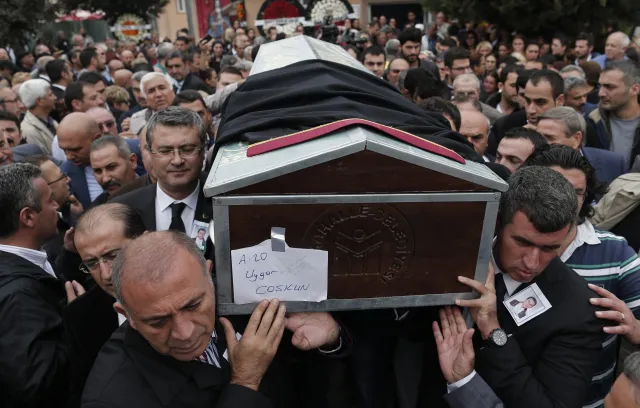 Turecki premier: Za zamach w Ankarze odpowiada Państwo Islamskie