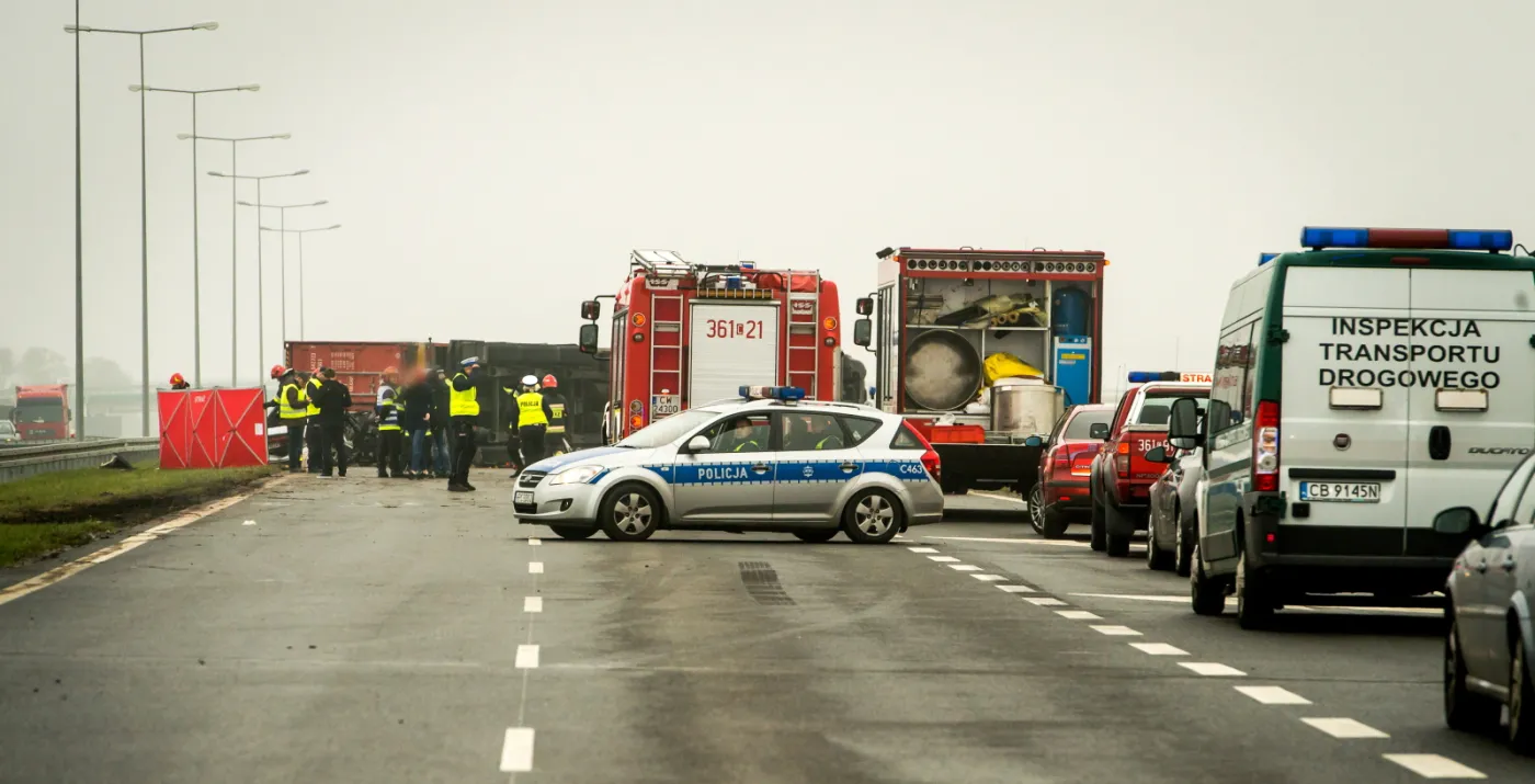8342234-wypadek-na-autostradzie-a1.jpg