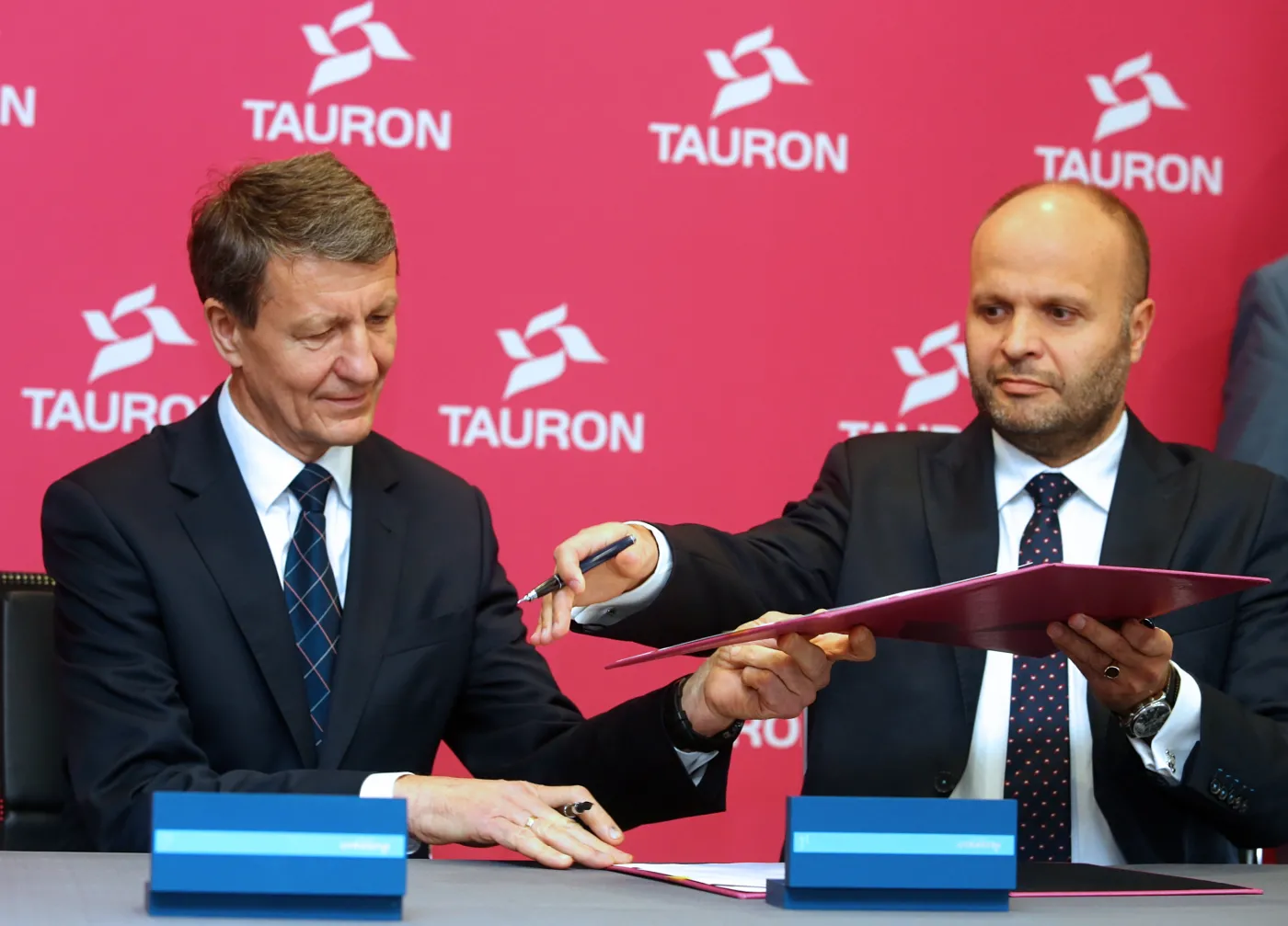 Minister Andrzej Czerwiński i prezes zarządu Tauron Polska Energia SA Jerzy Kurella