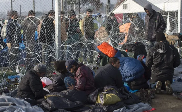 Ponad 7 tys. migrantów koczuje na granicy grecko-macedońskiej