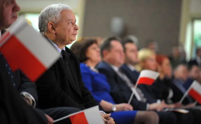 Niemieckie media: Jeśli szef PiS zdemontuje TK, to KE będzie musiała nałożyć sankcje i obciąć pieniądze