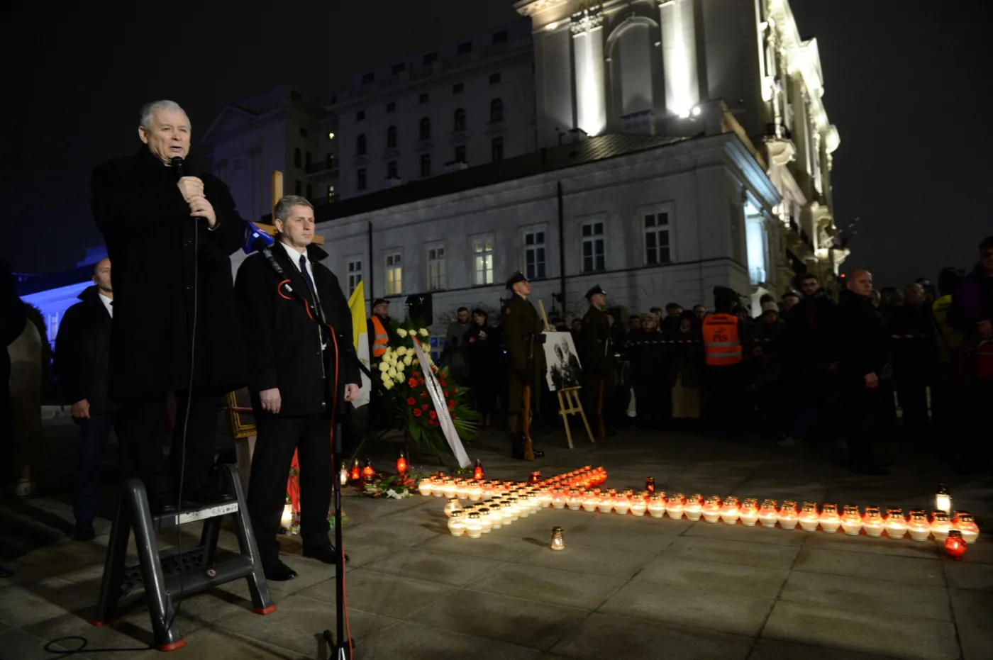8825886-prezes-pis-jaroslaw-kaczynski.jpg