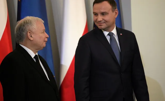 Kalendarze z politykami PiS w biurach CBA. Kir na 10 dniu każdego miesiąca