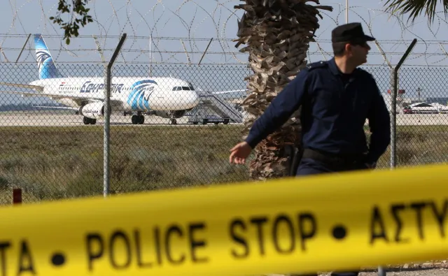 Koniec dramatu pasażerów egipskiego samolotu. Pas szahida był atrapą