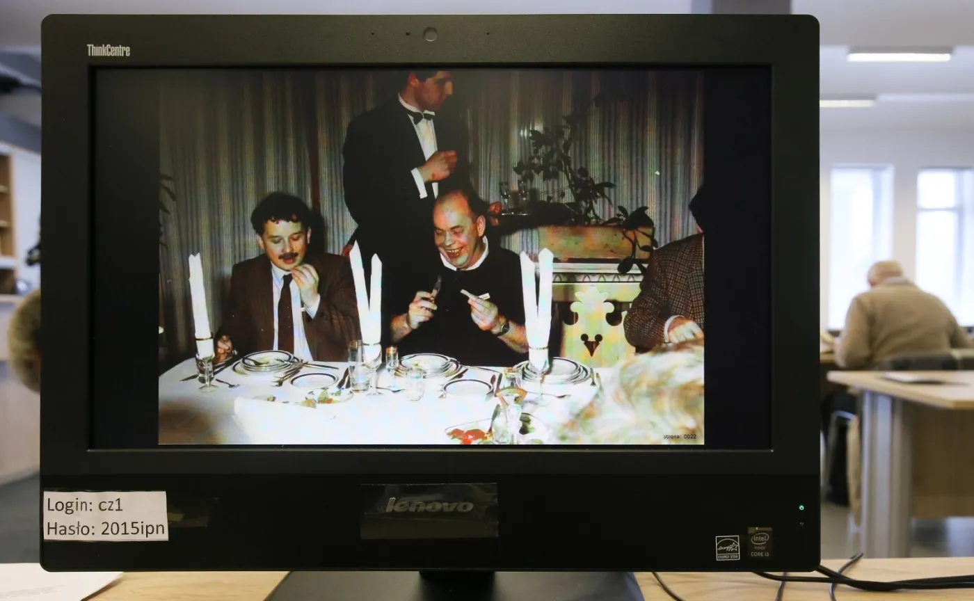 8886217-fotografie-z-szafy-kiszczaka.jpg