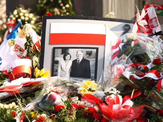 Mieszkańcy Smoleńska: Miejsce katastrofy święte, trzeba znaleźć bandytów odpowiedzielnych za nią