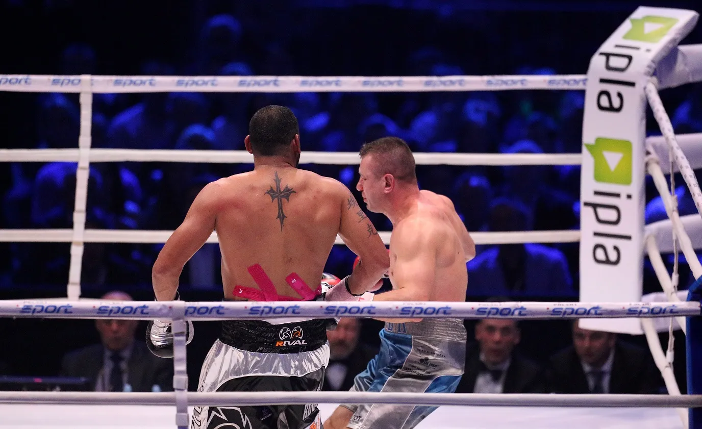 8896767-tomasz-adamek-p-i-amerykanin.jpg