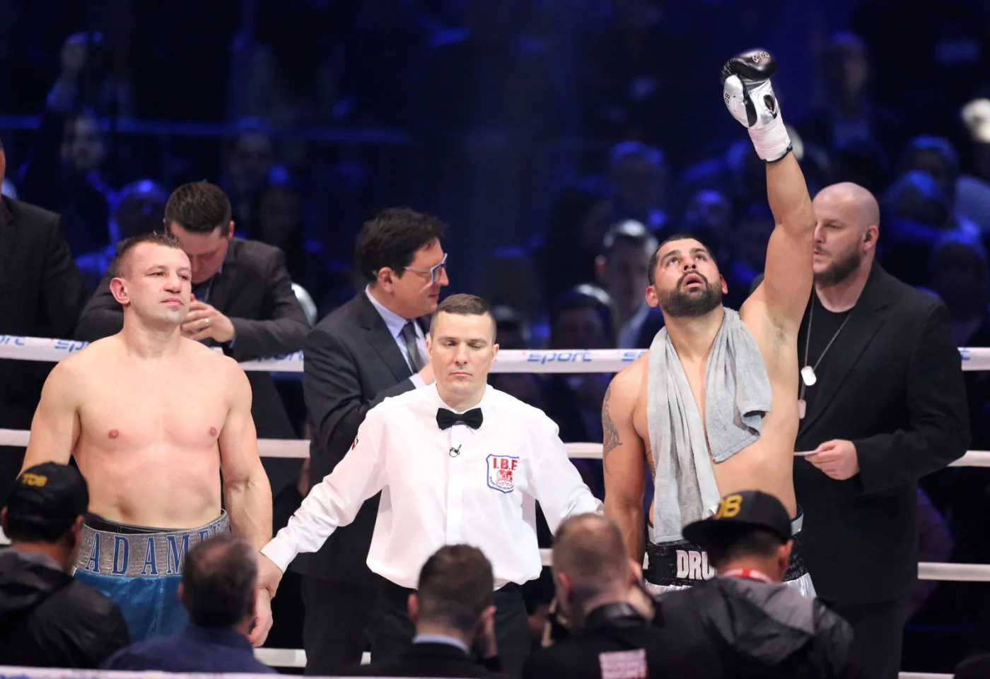 8896798-tomasz-adamek-l-i-amerykanin.jpg