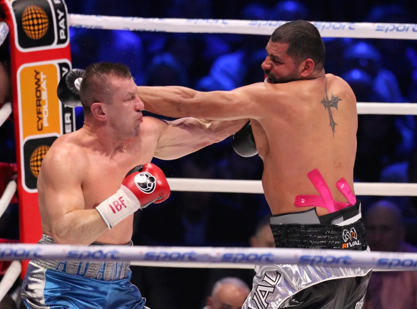8896926-tomasz-adamek-l-i-amerykanin.jpg