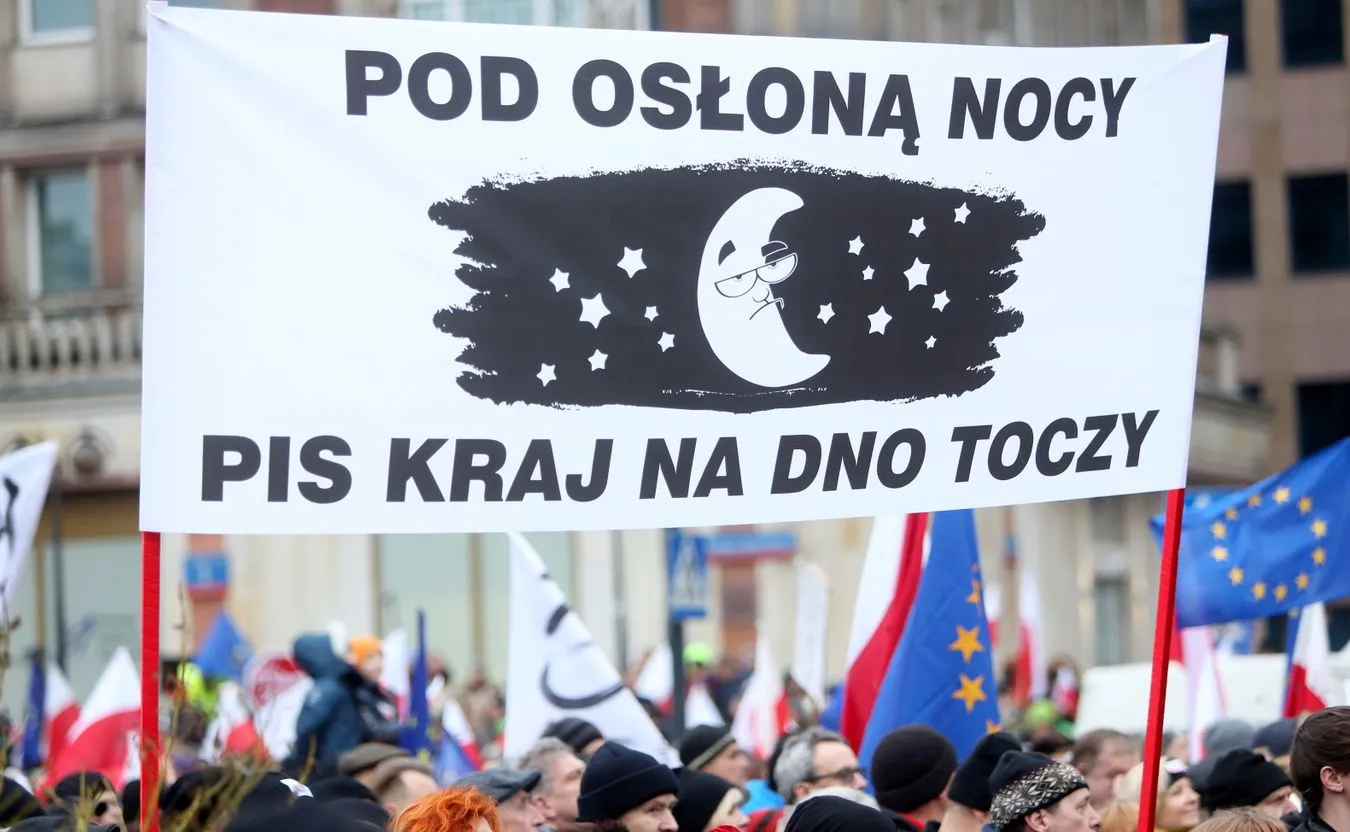 8615955-demonstracja-kod-w-warszawie.jpg