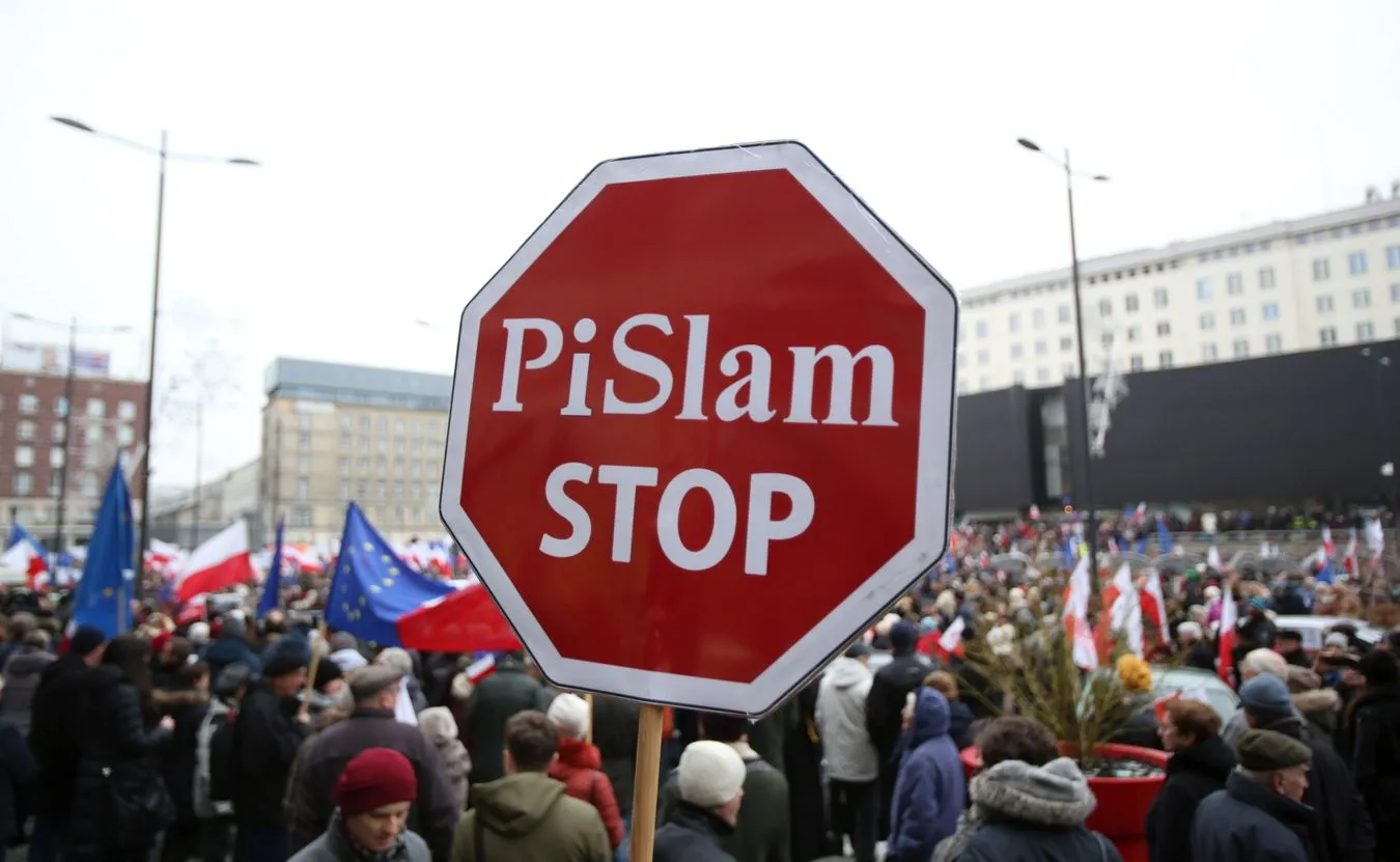8615986-demonstracja-kod-w-warszawie.jpg