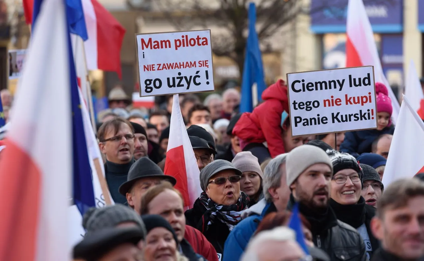 8616079-demonstracja-kod-w-poznaniu.jpg