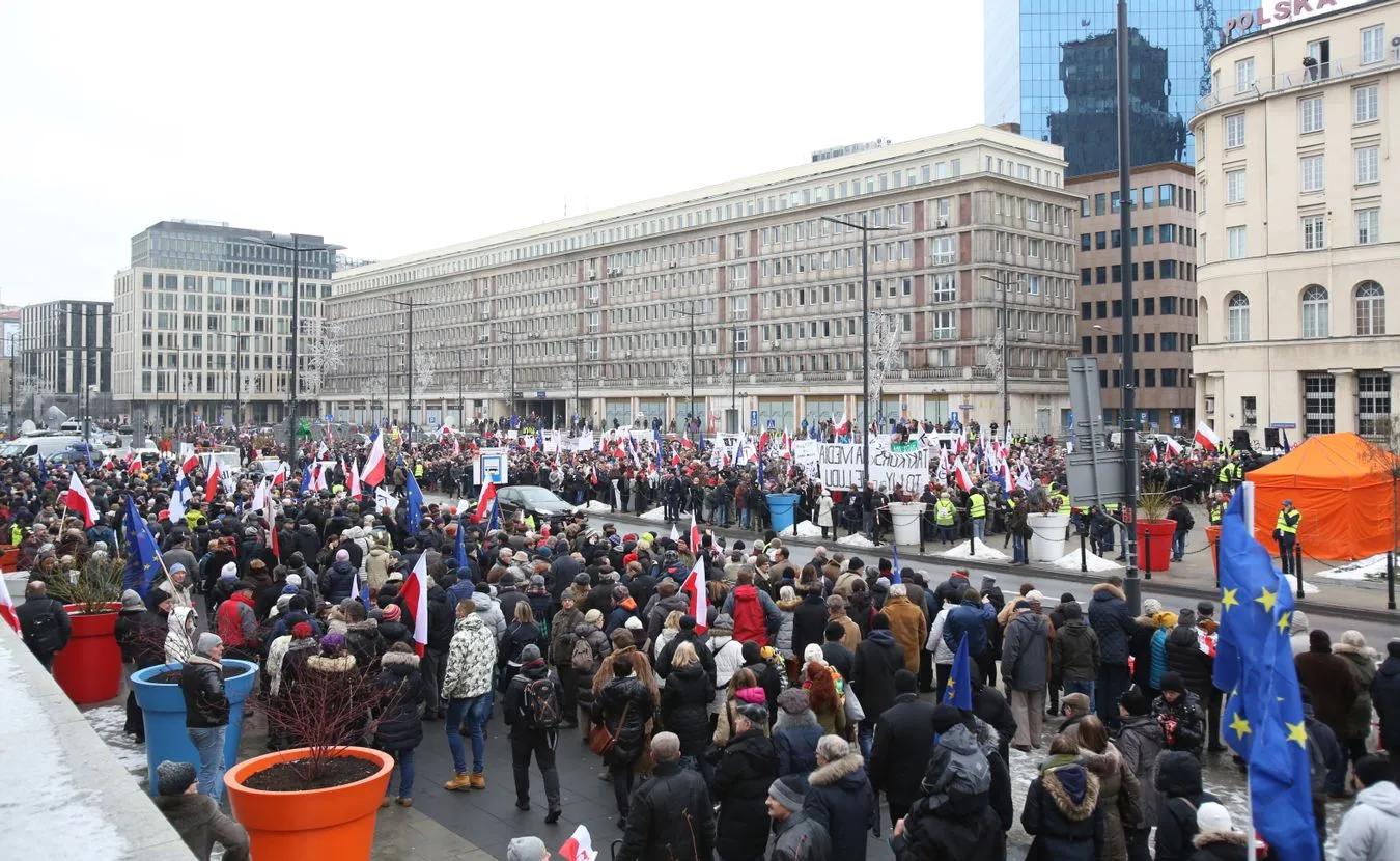 8616203-demonstracja-kod-w-warszawie.jpg