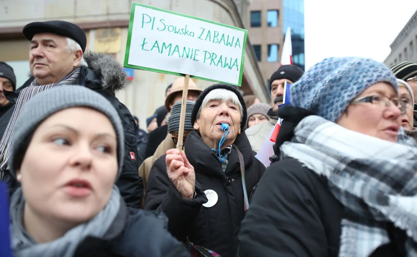 8616234-demonstracja-kod-w-warszawie.jpg