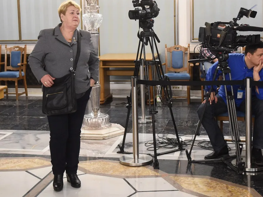 Henryka Krzywonos coraz śmielej (ale nieudolnie) poczyna sobie z modą! FOTO