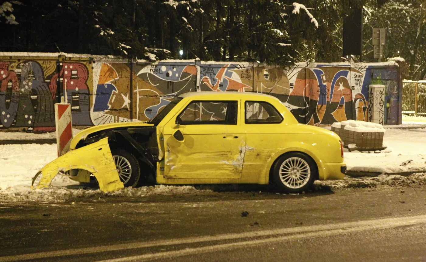 8645552-syrenka-z-kutna-prototyp-auta.jpg