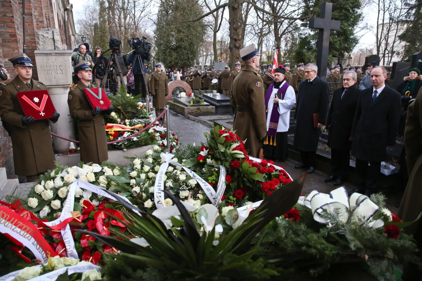 8683156-boguslaw-kaczynski-spoczal.jpg