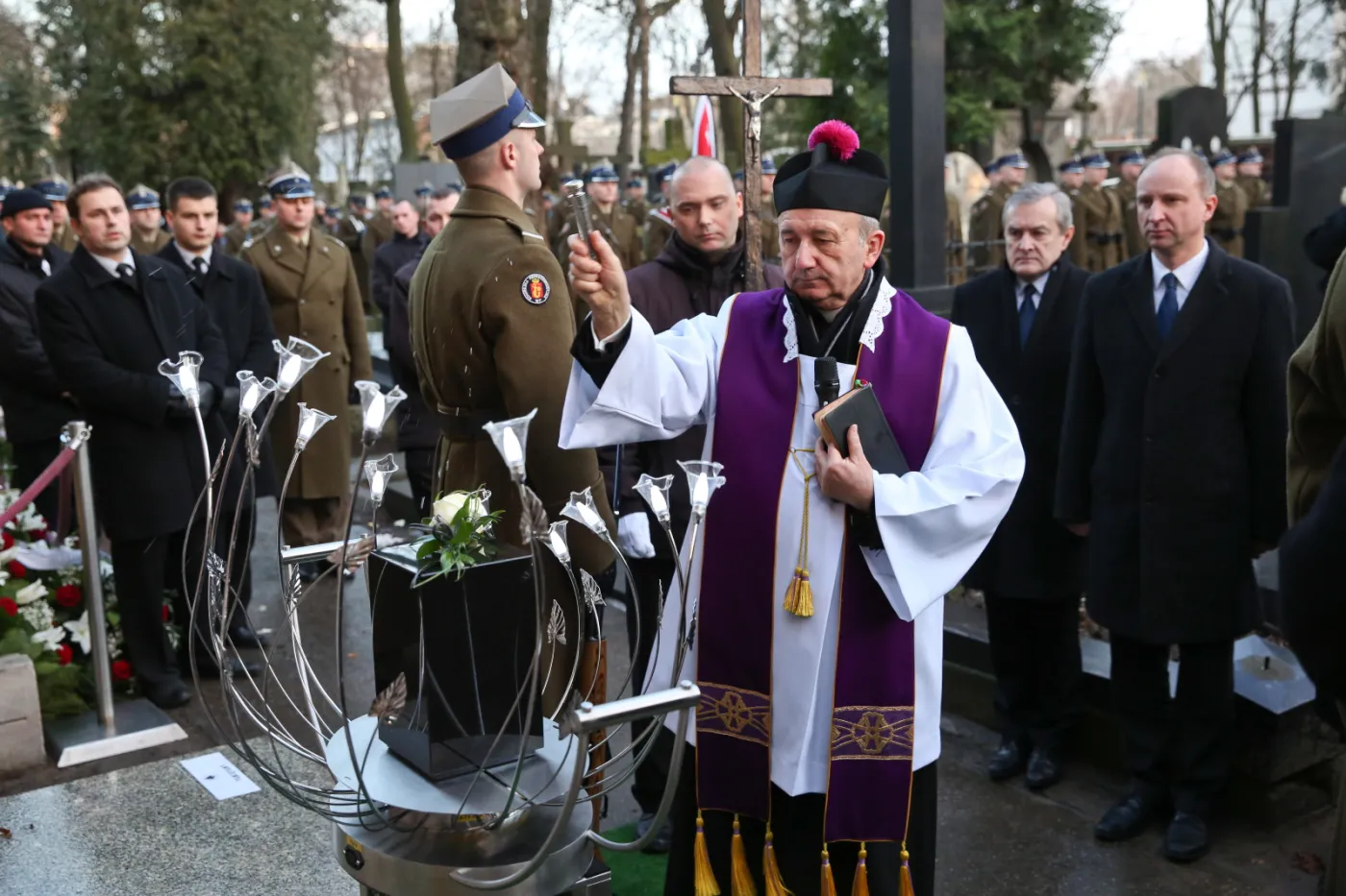 8683252-boguslaw-kaczynski-spoczal.jpg