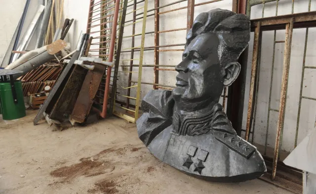 Rosjanie odsłaniają popiersie niechcianego w Polsce generała, likwidatora Armii Kajowej