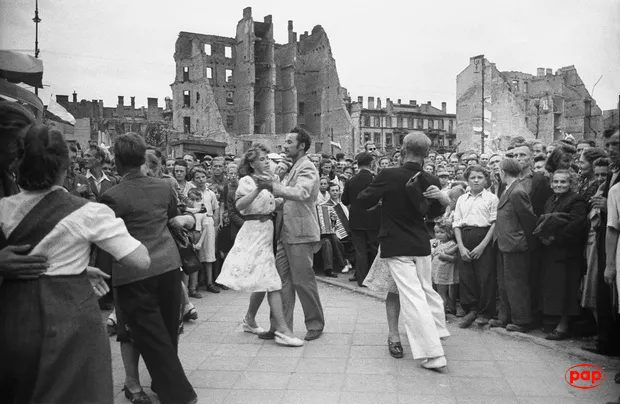 8746408-warszawa-22-lipca-1947-fot.png