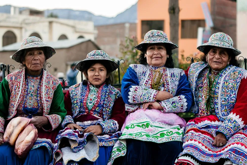 9254545-peruwianki-z-cabanaconde-peru.jpg