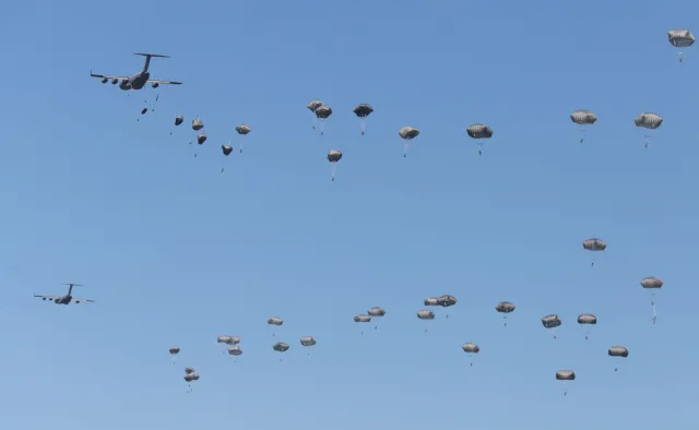 Dowódca sił lądowych USA w Europie: NATO nie byłoby w stanie obronić państw bałtyckich przed Rosją