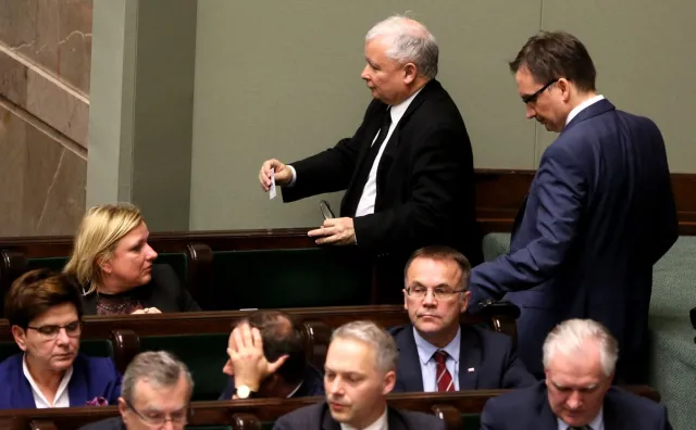 PiS wycofuje projekt podwyżek dla najważniejszych osób w państwie. Będzie nowy, "który znacząco podwyżki ogranicza"