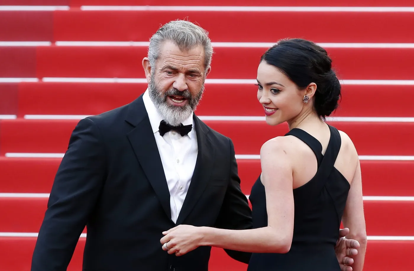 Mel Gibson z piękną i młodą narzeczoną w Cannes [ZDJĘCIA]