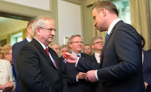 Antysemita i entuzjasta Putina odznaczony przez Andrzeja Dudę