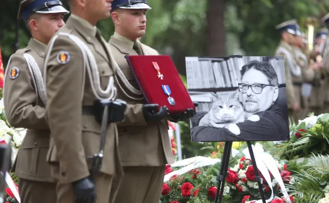 "Dobry żołnierz polskiej sprawy". Na Powązkach spoczął Andrzej Urbański