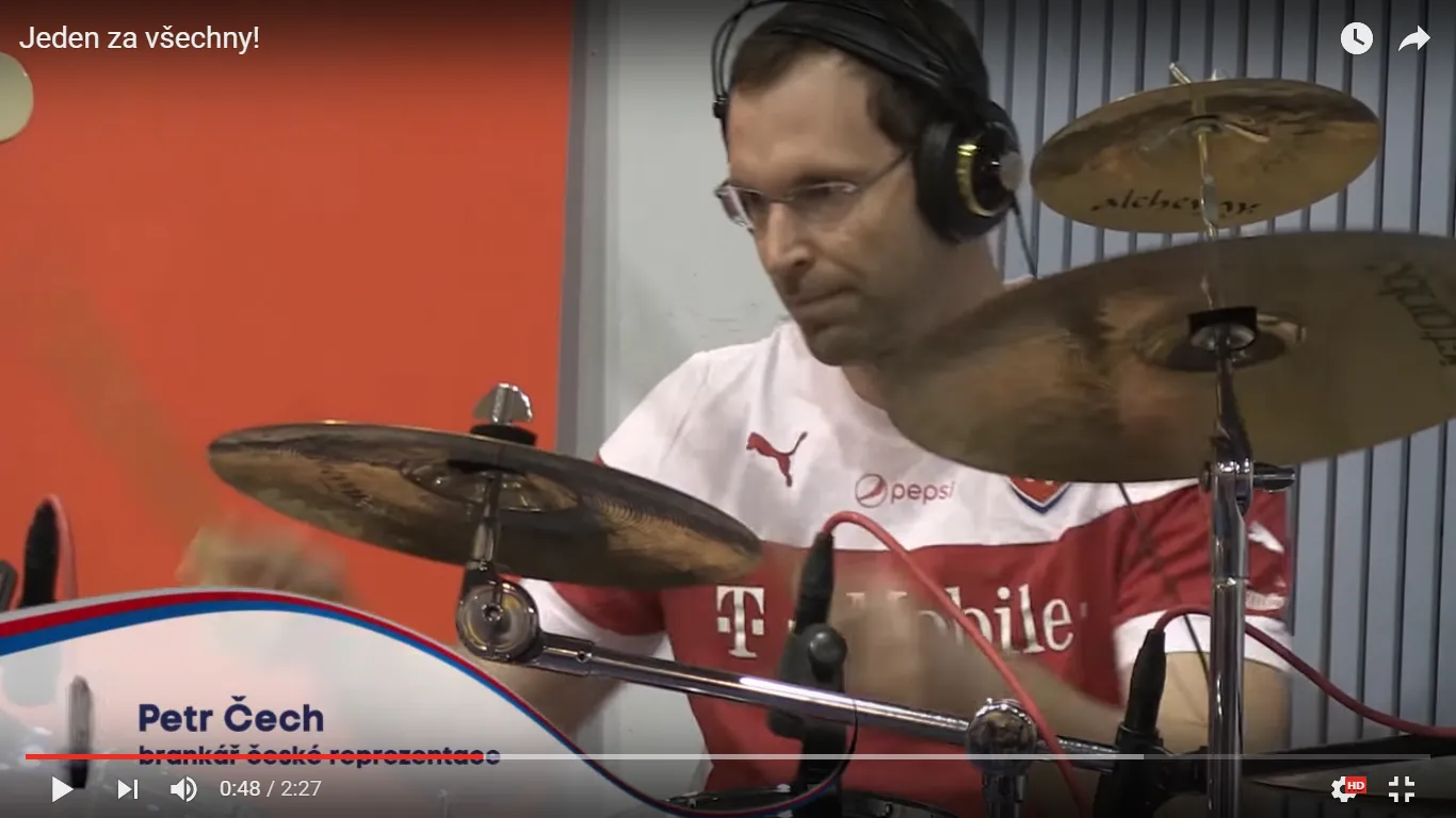 9168333-petr-ech-perkusista-zespolu.png