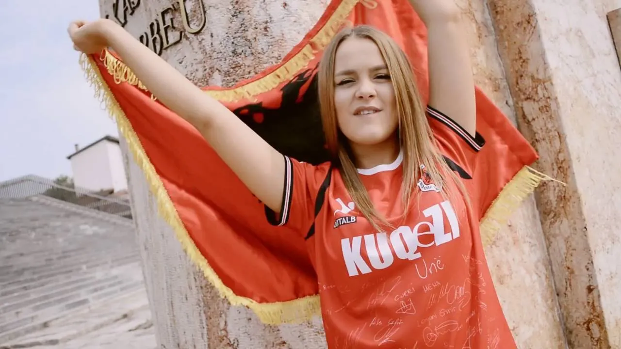9168364-albania-ma-swa-piosenkarke-na.jpg