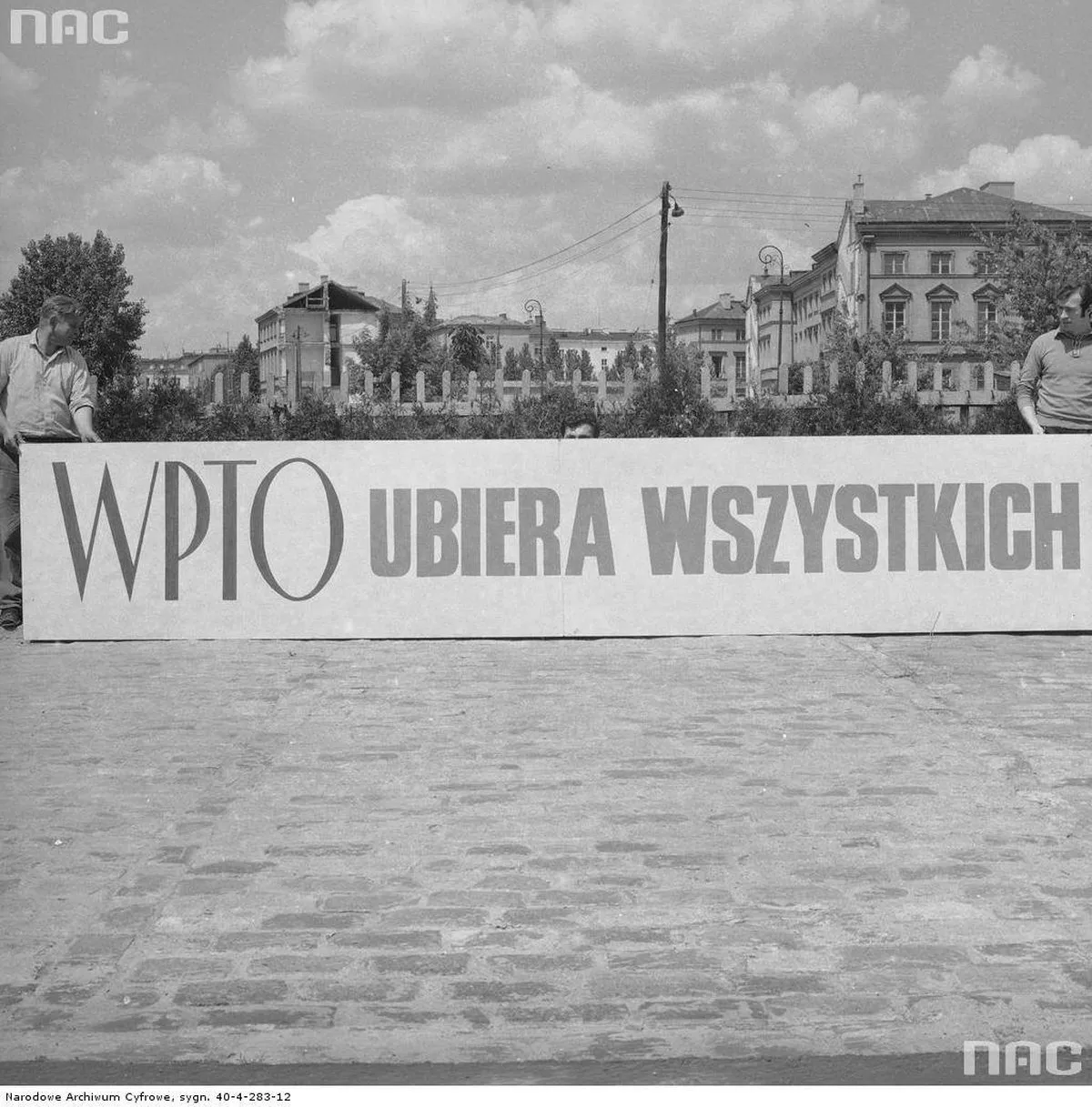 9170507-obrocony-palac-lubomirskich-w.jpg