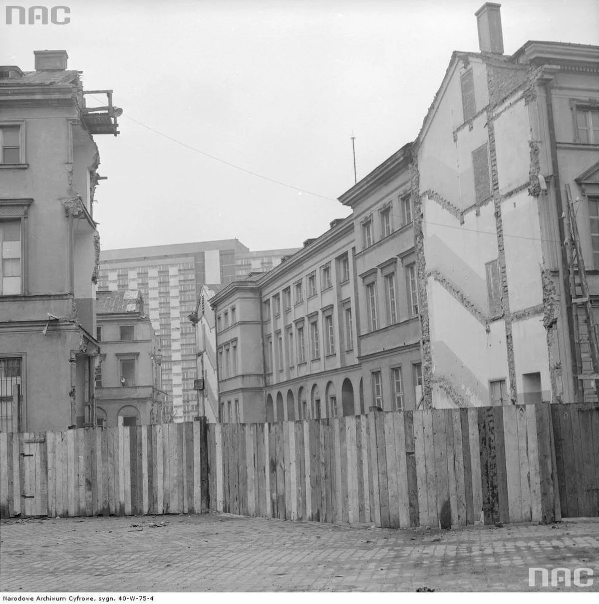 9170538-obrocony-palac-lubomirskich-w.jpg