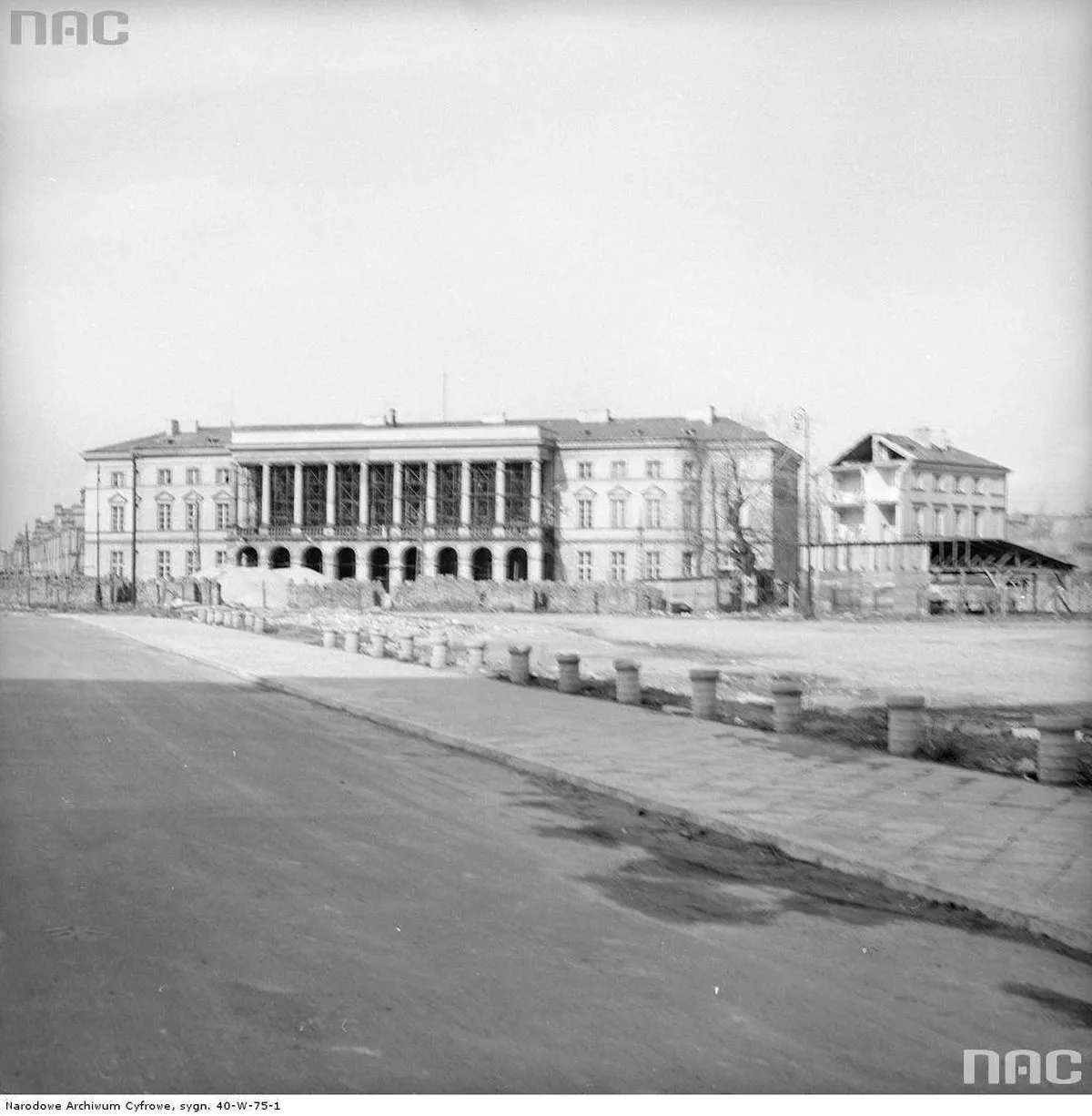 9170631-obrocony-palac-lubomirskich-w.jpg