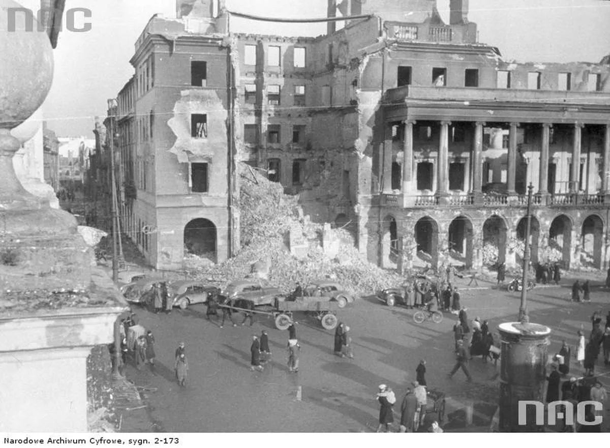 9171348-zniszczony-palac-lubomirskich.jpg